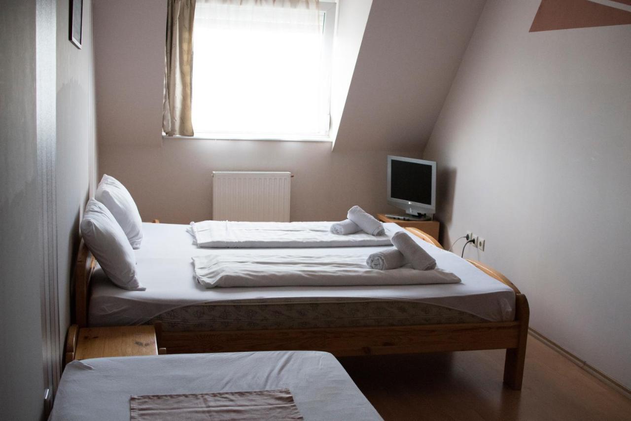 Wolf Apartman101, Wolf Apartman 102 Hotel Sarvar Ngoại thất bức ảnh